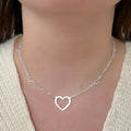 Gargantilha Choker Batidinha em Prata 925 com Cinco Corações Vazados